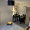 THE OCEAN SUITE - 2 minute walk to the lovely beach front promernade of llandudno