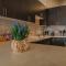 McCormick Place Spacious family heaven 3br-2ba that sleeps up to 10 guests with Optional Parking and Gym access