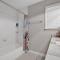 Modern 3-bedroom home with patio and fire pit - ممفيس