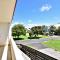 Esplanade Sophistication - Close to Town