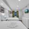 Oceanfront Atlantica 2BR Condo w Balcony - ميرتل بيتش