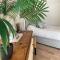 Spacious Studio Cabin with Sea/ Downs views Sole Use of HotTub in Seaford