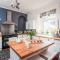 Large House, sleeps 10 with incredible sea views