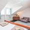 Large House, sleeps 10 with incredible sea views
