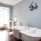 Large House, sleeps 10 with incredible sea views