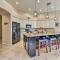 Private Pool and Patio Family Retreat in Mesa - ميسا