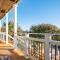 A Wave From It All by Oak Island Accommodations - أوك آيلاند
