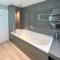 BLUNSDON LODGE - Spacious Bungalow, High Speed Wi-Fi, Free Private Parking, Garden - Swindon