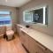 BLUNSDON LODGE - Spacious Bungalow, High Speed Wi-Fi, Free Private Parking, Garden - Swindon