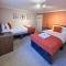 BLUNSDON LODGE - Spacious Bungalow, High Speed Wi-Fi, Free Private Parking, Garden - Swindon