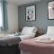 3 Smart TVs, Sleeps 3, VAN PARKING, Fast WIFI - 科比
