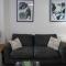 3 Smart TVs, Sleeps 3, VAN PARKING, Fast WIFI - 科比