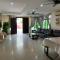 Melaka Beachfront Villa with Pool - ميلاكا
