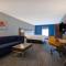 Holiday Inn Express & Suites - Kansas City KU Medical Center by IHG