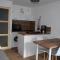 Studio Charmant Proche Centre, Balcon Sud, Calme, Capacité 4 Pers., Près Commerces et Téléphérique - FR-1-464-173
