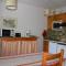 Soleil, Balcon et Confort au Centre de Pralognan - 2 Chambres pour 4 Personnes - FR-1-464-112