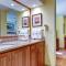 Papakea K303 2bed/2bath stunning ocean & pool views