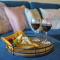 Cotswolds- 2 bed flat in 18th Century building, town centre with Smart TV - Esho Stays