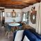 Driftwood Cozy Houseboat on the Water for 2