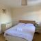 Super King Bed Suite, Executive office, fast WiFi, free parking - St Ives