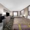 Super 8 by Wyndham Pratt - Pratt