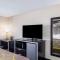 Super 8 by Wyndham Pratt - Pratt