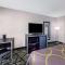 Super 8 by Wyndham Pratt Super 8 by Wyndham Pratt