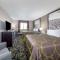 Super 8 by Wyndham Pratt - Pratt
