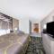 Super 8 by Wyndham Pratt - Pratt