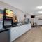 Super 8 by Wyndham Pratt - Pratt