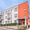 Modern & spacious 2-bed flat with secure parking - Reading