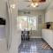 Light & Bright! Quaint Downtown Dunedin Bungalow!