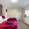 Dwellers Delight Living Ltd 2 Bed House with Wi-Fi in Loughton, Essex - Loughton