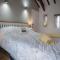 The Old Stables - 3 Bedroom Cottage - Angle