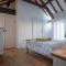 The Old Stables - 3 Bedroom Cottage - Angle