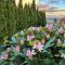 Lovely J Home -Stunning river view cozy two bedroom private suite