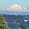 Lovely J Home -Stunning river view cozy two bedroom private suite