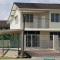 J & I Homestay B 3 Person with shared bathroom - Sibu