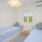 Cosy apartment with direct access to the sea