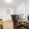 4 bedroom House Free Parking Contractors Haven