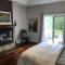 Cozy Luxury on the Thames in Ontario!