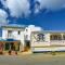 Kokonut Sea view with Pool on Grand Case Beach, Central, Private parking