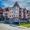 Inviting Rocky Mountain HOT TUB in Top Rated Condo managed by Little Sister Getaways