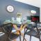 Alpha Properties 1 - Luxury One Bedroom within a Shared Four Bedroom House with Free Parking, Fast Wifi, SmartTV with Netflix
