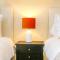 Alpha Properties 1 - Luxury One Bedroom within a Shared Four Bedroom House with Free Parking, Fast Wifi, SmartTV with Netflix