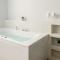 Jacuzzi Bay avec LITERIE GRAND LUXE proche du lac Annecy Avenue du Parmelan Jacuzzi Bay avec LITERIE GRAND LUXE proche du lac Annecy Avenue du Parmelan