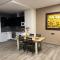Duplex de lujo en la playa , jacuzzy, piscina, chimenea y padel