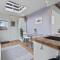 St Helens Studio with Free Parking by My Getaways - Hove