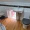 Huge 7 bed hse for large groups close by the beach