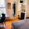 Nice bedroom close to the train station and the city centre